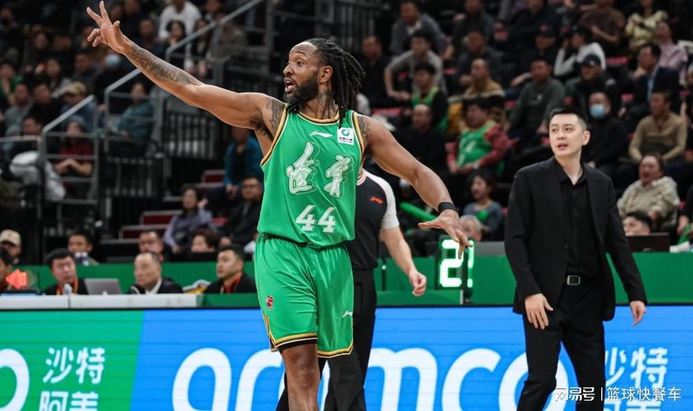 福利彩票-30分惨败后再狂输16分！辽篮赛后疑似内讧：杨鸣离下课不远了？