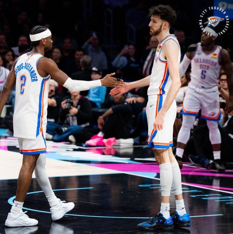 亚历山大40+7+11，字母空砍准三双，残阵雷霆20分大胜雄鹿创历史