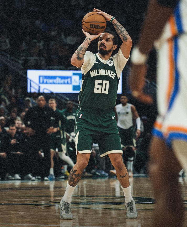 亚历山大40+7+11，字母空砍准三双，残阵雷霆20分大胜雄鹿创历史