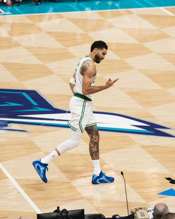 塔图姆复出第三周即获周最佳！连获赞美：七成功力的他也是联盟前十|凯尔特人|黄蜂|波士顿凯尔特人队|俄克拉荷马雷霆队|亚特兰大老鹰队_新浪体育_新浪新闻