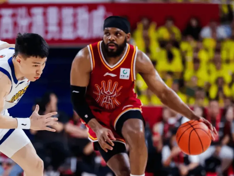 双色球-马尔科-奈特半场5中1得到5分2篮板2助攻，出现3次失误