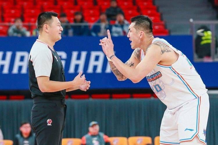 拒高薪留守山东！17年一人一城，CBA最纯粹的硬汉陶汉林
